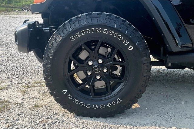 Used 2025 Jeep Gladiator Sport AWD/4WD image 8