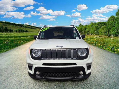 Certified 2022 Jeep Renegade Latitude w/ Convenience Group AWD/4WD image 8