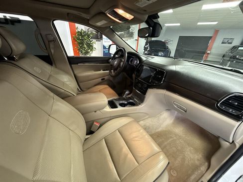 Used 2019 Jeep Grand Cherokee Overland RWD image 19