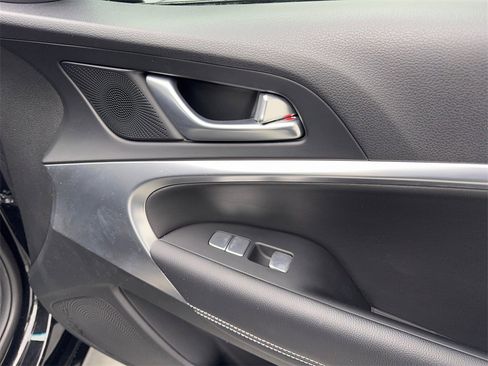 Used 2025 Genesis G70 2.5T image 50