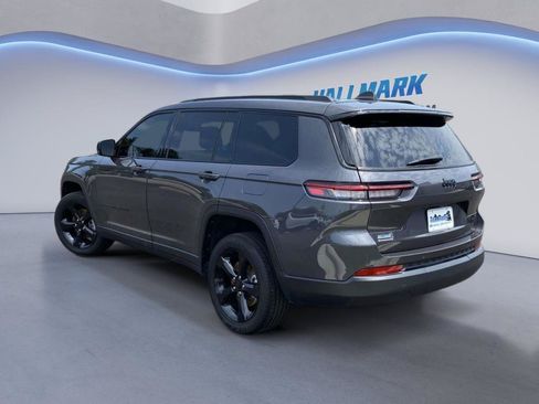 Used 2025 Jeep Grand Cherokee L Laredo RWD image 4