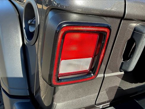 Used 2021 Jeep Wrangler Unlimited Sport image 31