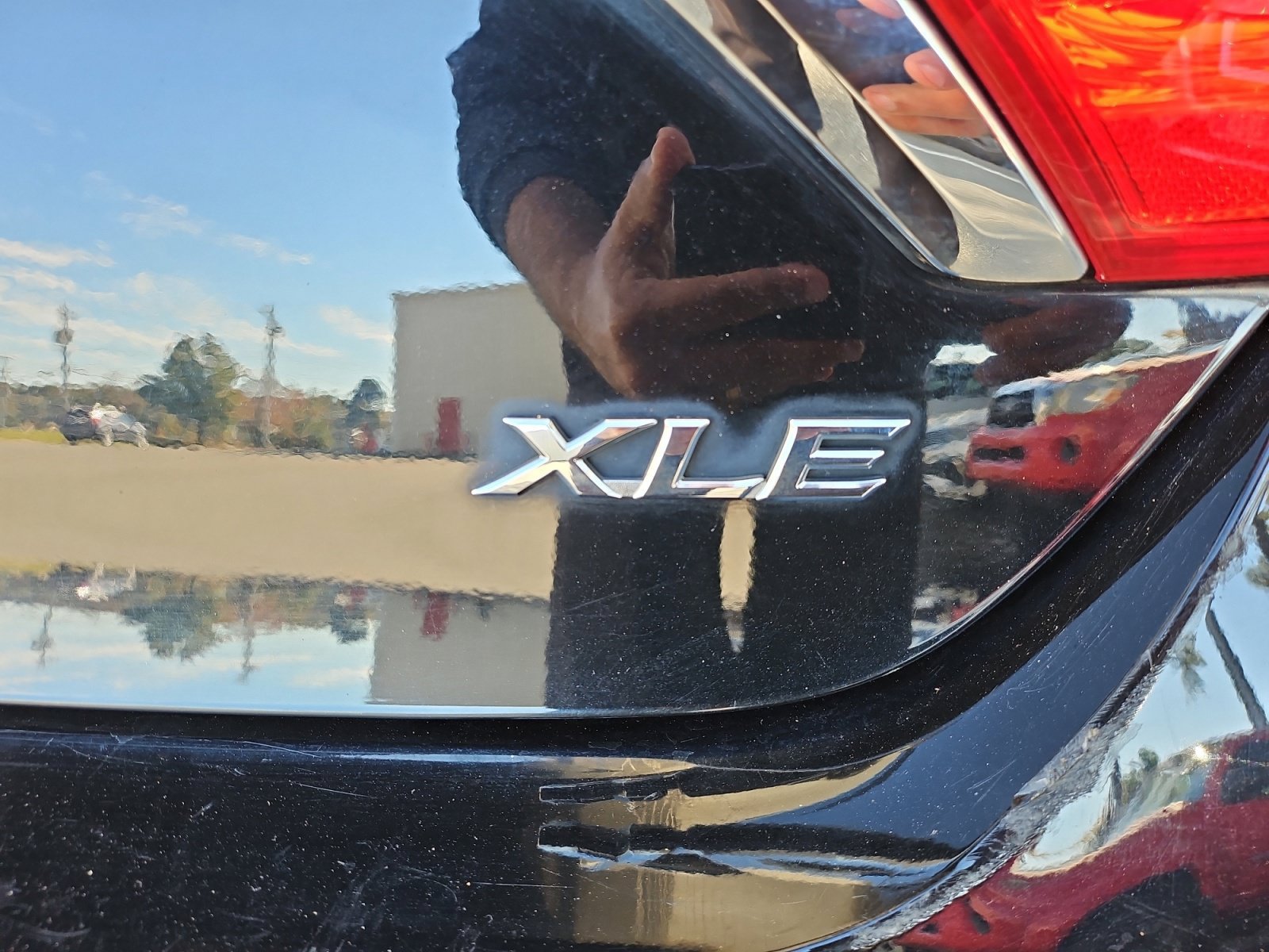 Used 2015 Toyota Camry XLE FWD image 11