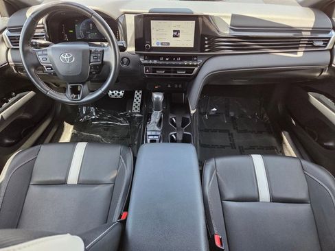 Used 2025 Toyota Camry SE FWD image 16