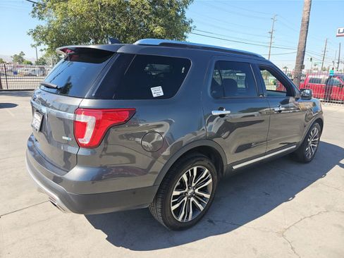 Used 2017 Ford Explorer Platinum AWD/4WD image 2