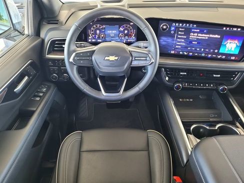 Used 2025 Chevrolet Tahoe Premier AWD/4WD image 16