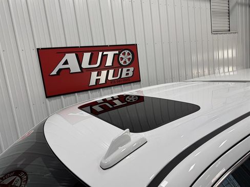 Used 2025 GMC Sierra 1500 SLT w/ SLT Premium Package image 12