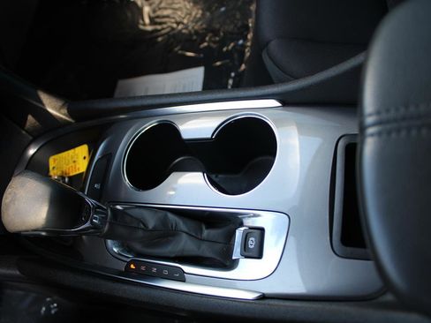 Used 2022 Chevrolet Malibu LT image 28