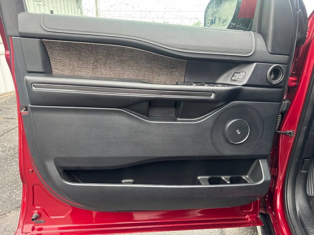 Used 2019 Ford Expedition Limited AWD/4WD image 14