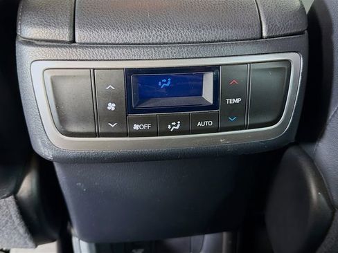 Used 2019 Toyota Highlander XLE AWD/4WD image 24
