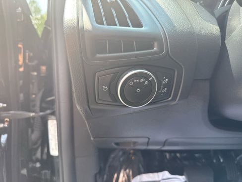 Used 2018 Ford Focus SE image 16