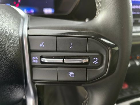 Used 2024 Chevrolet Colorado ZR2 w/ Technology Package AWD/4WD image 30