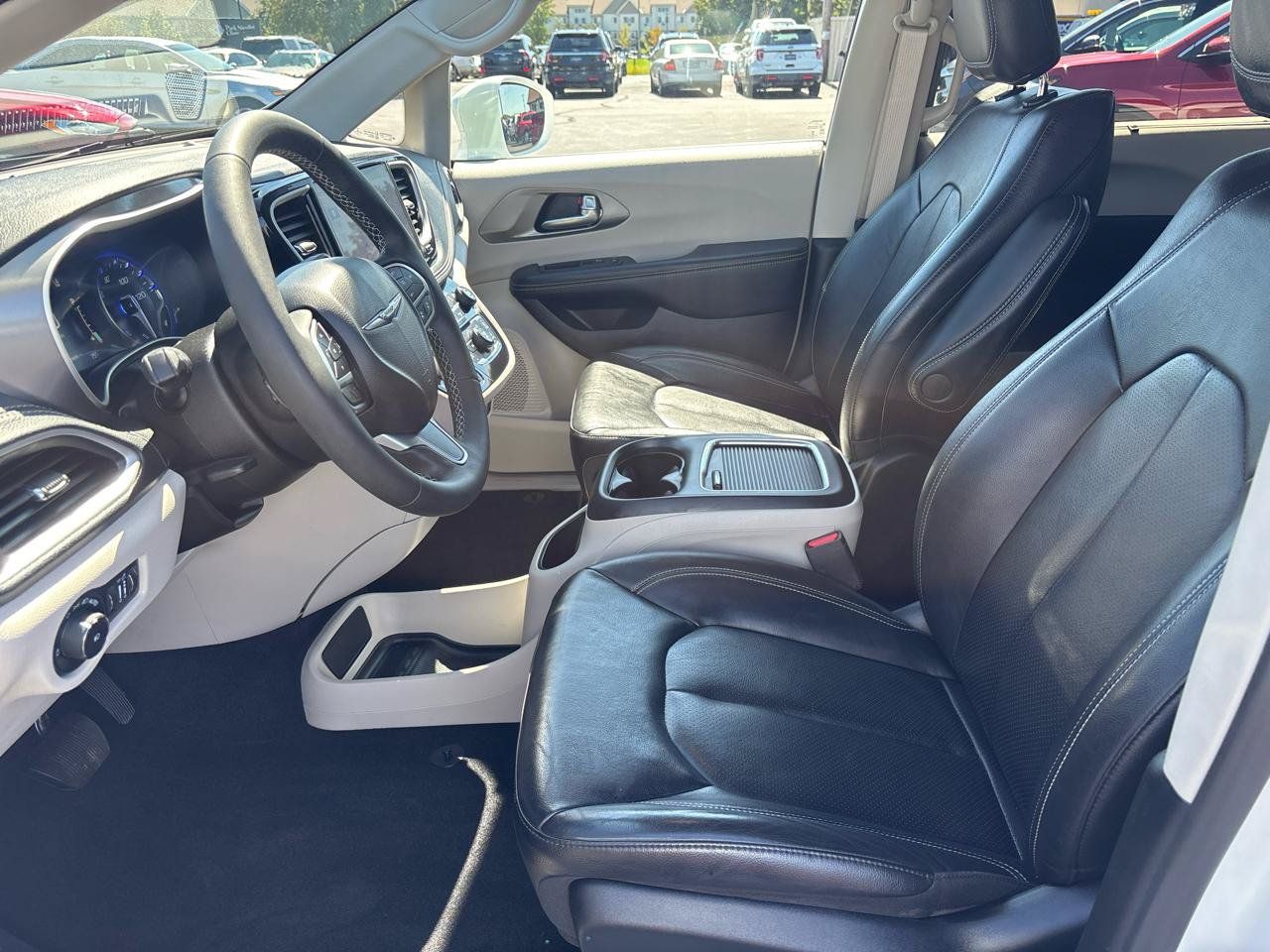 Used 2022 Chrysler Pacifica Touring-L FWD image 12
