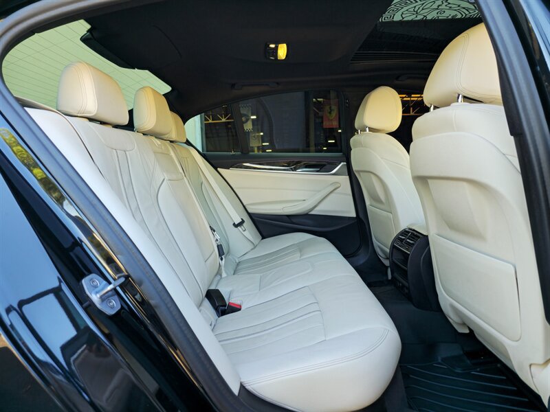 Used 2019 BMW 540i w/ Convenience Package RWD image 31