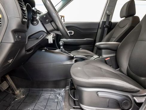 Used 2017 Kia Soul FWD image 11