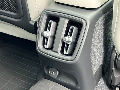 New 2026 Volvo EX40 Plus w/ Protection Package Premier image 12