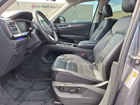 Used 2024 Volkswagen Atlas SEL AWD/4WD image 17