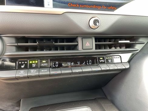 Used 2025 Toyota Crown XLE AWD/4WD image 21