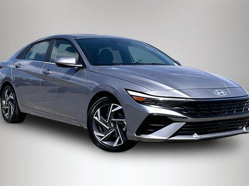 Used 2025 Hyundai Elantra SEL FWD image 1