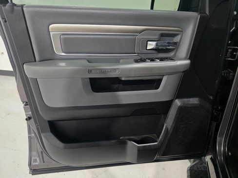 Used 2019 RAM 1500 Classic SLT image 17