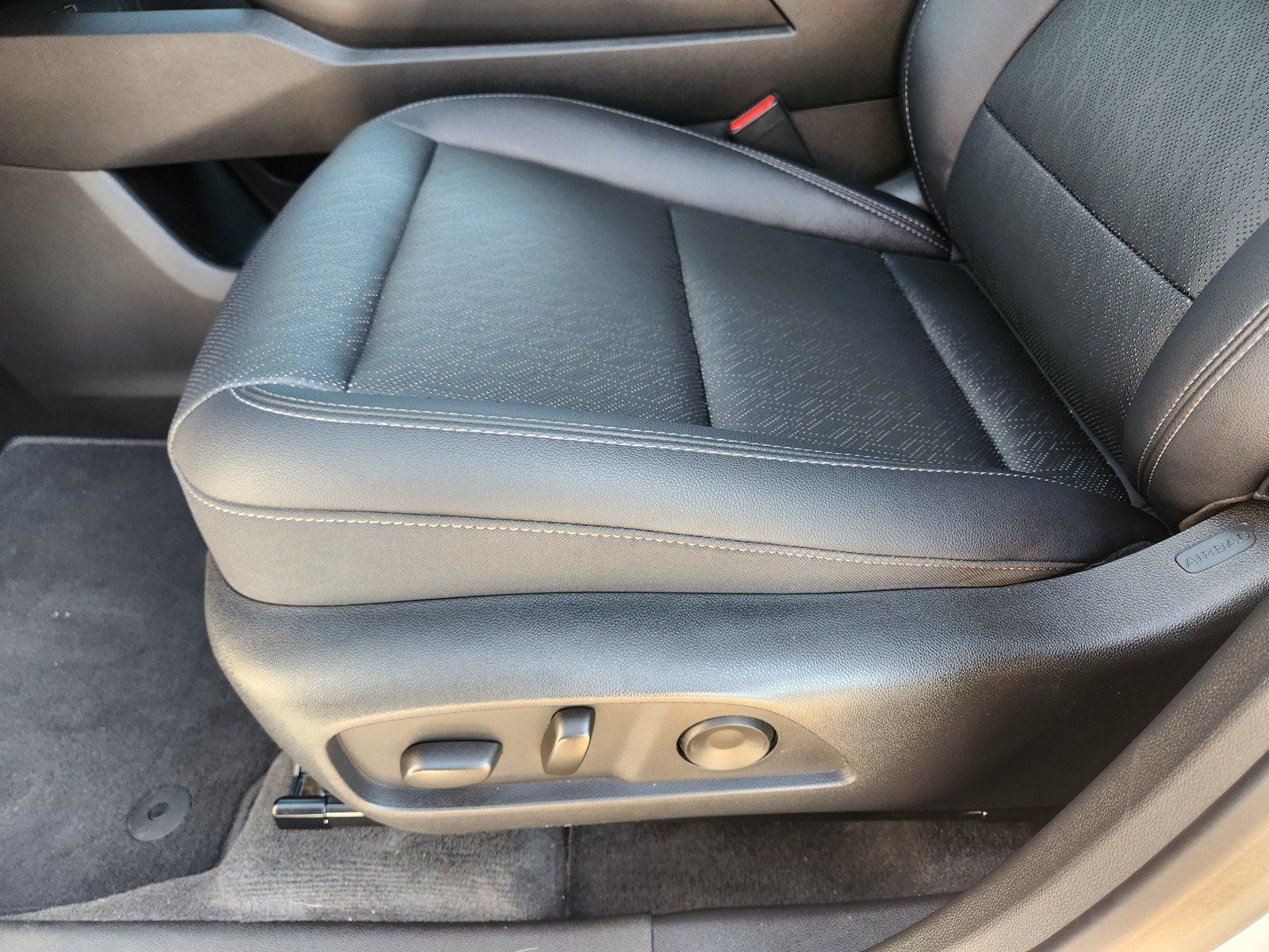 Used 2025 Chevrolet Equinox LT w/ Convenience Package II FWD image 20