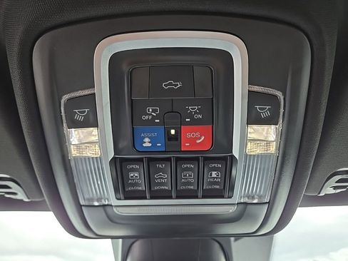 Used 2022 RAM 1500 Laramie AWD/4WD image 40