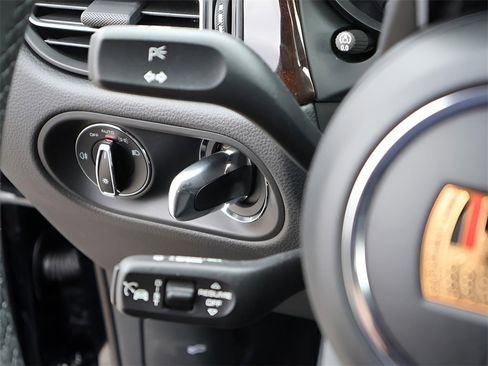 New 2026 Porsche Macan image 31