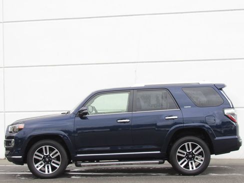 Certified 2022 Toyota 4Runner Limited AWD/4WD image 4