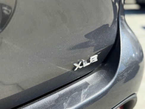 Used 2020 Toyota Highlander XLE image 10