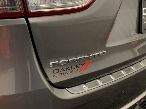 Used 2018 Kia Sorento SX image 15