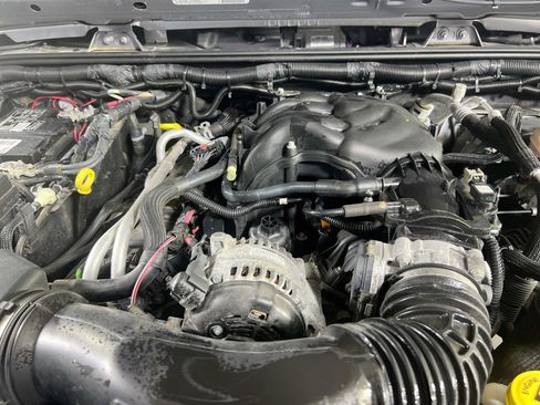 Used 2018 Jeep Wrangler Sport w/ Connectivity Group AWD/4WD image 25