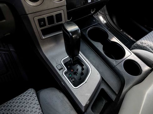 Used 2013 Toyota Tundra 4x4 CrewMax image 19