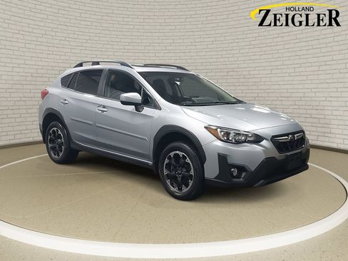 Used 2022 Subaru Crosstrek 2.0i Premium w/ Moonroof Package image 3
