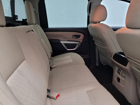 Used 2017 Nissan Titan SV image 19
