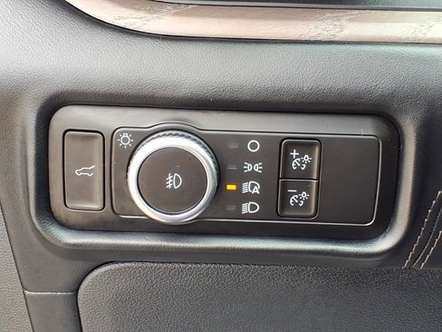 Used 2023 Ford Explorer Platinum w/ Technology Package AWD/4WD image 18