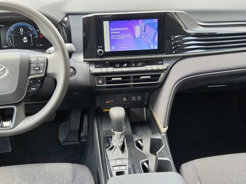 Used 2025 Toyota Camry LE FWD image 17
