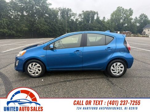 Used 2015 Toyota Prius C Two w/ Preferred Accessory Package FWD image 2