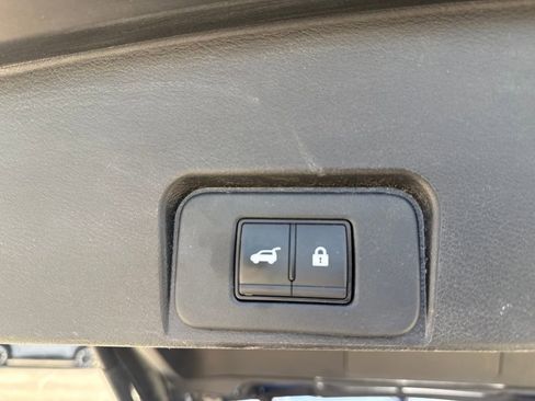Certified 2025 Nissan Rogue SV FWD image 31