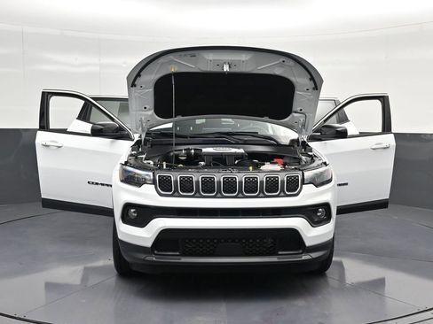 Used 2024 Jeep Compass Latitude AWD/4WD image 37