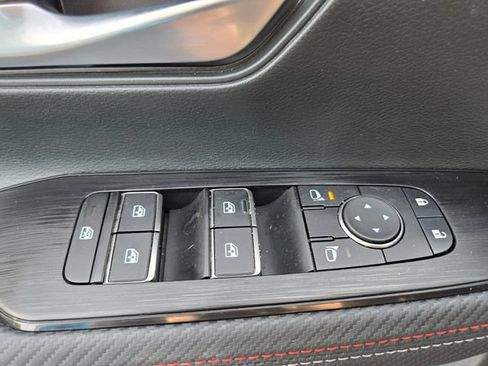 Used 2025 Nissan Kicks SR AWD/4WD image 36
