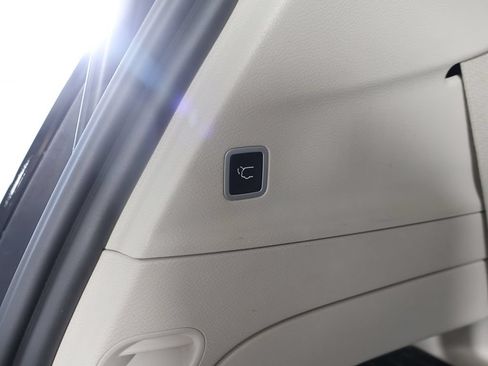 Used 2023 Chrysler Pacifica Touring-L FWD image 20