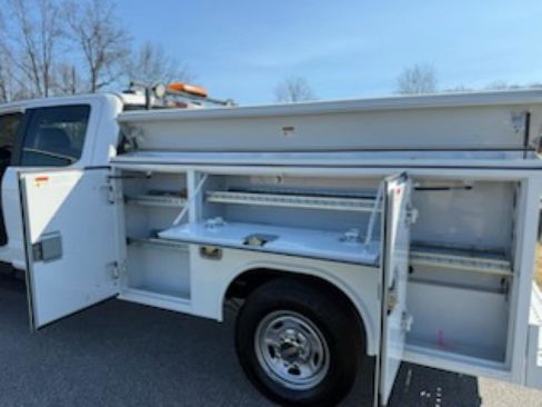 Used 2022 Ford F250 XL w/ Power Equipment Group image 5