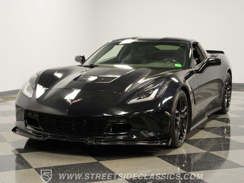 Used 2015 Chevrolet Corvette Stingray Coupe RWD image 19
