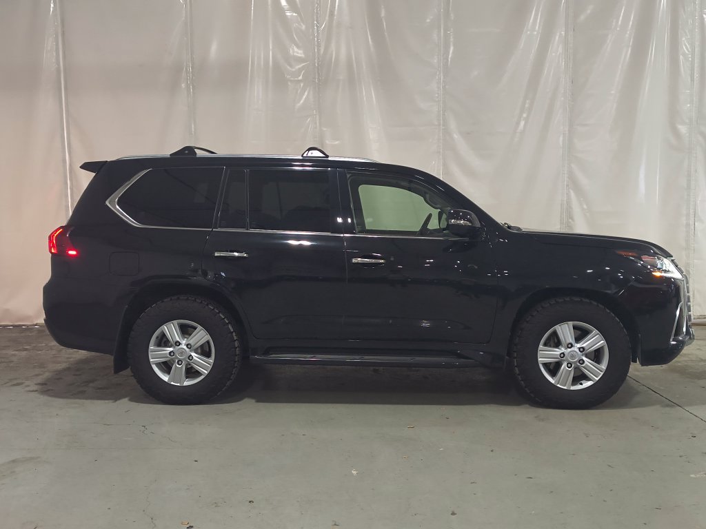 Used 2016 Lexus LX 570 4WD w/ Luxury Package image 7