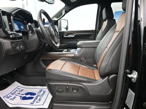 Used 2025 Chevrolet Silverado 2500 High Country w/ High Country Premium Package AWD/4WD image 11