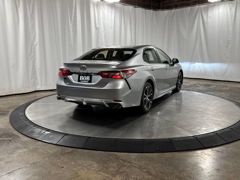 Used 2018 Toyota Camry SE FWD image 9