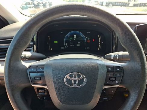 Certified 2025 Toyota Camry SE AWD/4WD image 18