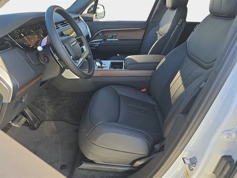 New 2025 Land Rover Range Rover Long Wheelbase SE image 16
