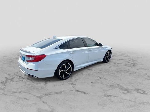 Used 2018 Honda Accord Sport image 8