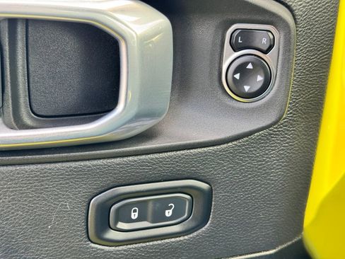 Used 2023 Jeep Wrangler Unlimited Sahara AWD/4WD image 25